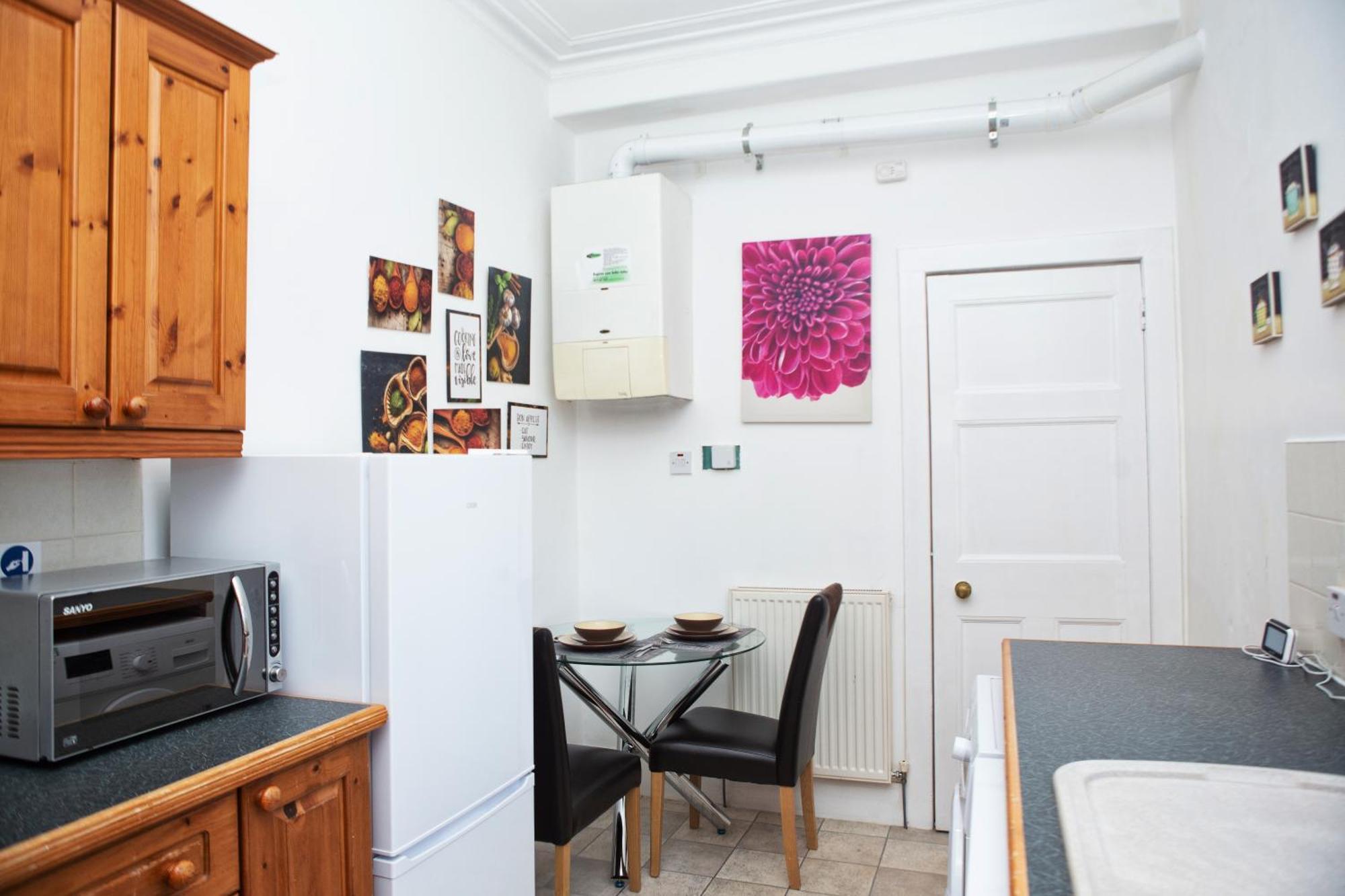The Summit West End- Elegant Apartment With Free Parking In Prime Location Aberdeen Exterior photo